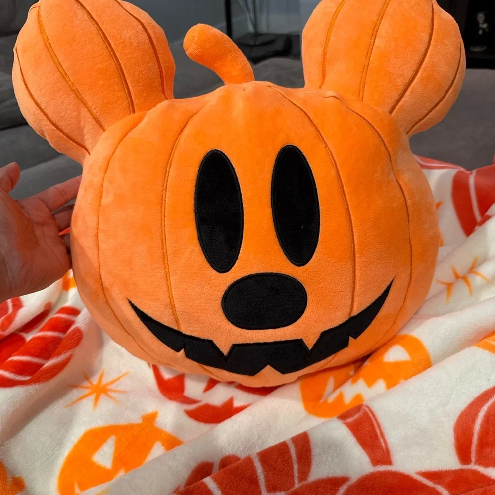 Disney Mickey Mouse Pumpkin Plush Throw Set